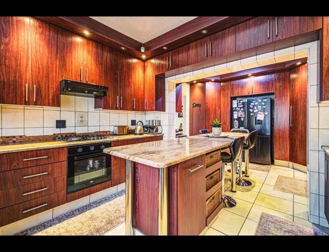 4 BEDROOM HOUSE FOR SALE IN EDLEEN